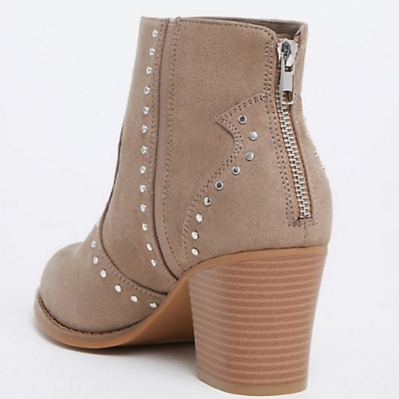 ๐บ NEW! Torrid: 8 (WW) Faux Suede Studded Booties - Picture 4 of 4